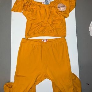 2 piece off the shoulders shirt and leggings
